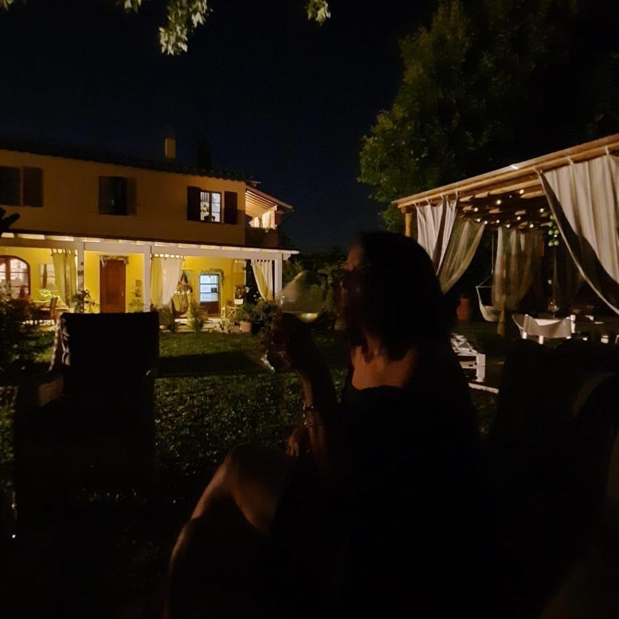 Casolare Isabella "Il Rifugio Dei Vinili" And Alice'S Room Ponsacco Buitenkant foto