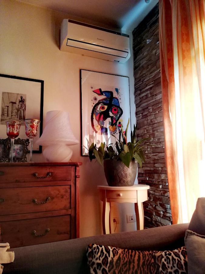 Casolare Isabella "Il Rifugio Dei Vinili" And Alice'S Room Ponsacco Buitenkant foto