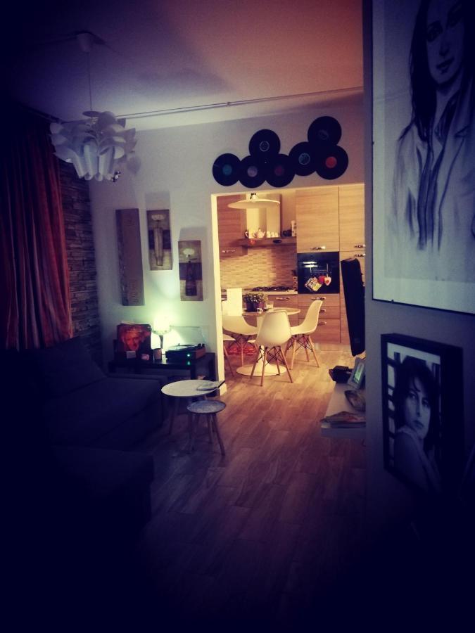Casolare Isabella "Il Rifugio Dei Vinili" And Alice'S Room Ponsacco Buitenkant foto