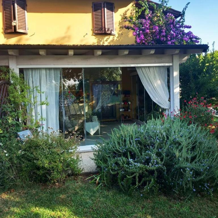 Casolare Isabella "Il Rifugio Dei Vinili" And Alice'S Room Ponsacco Buitenkant foto